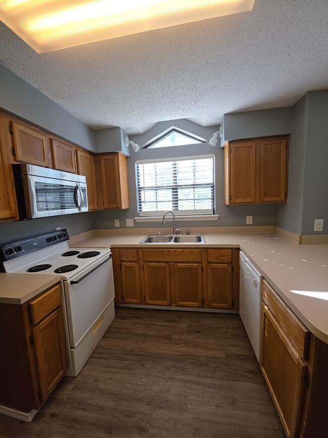 Building Photo - 408 Austin Cir