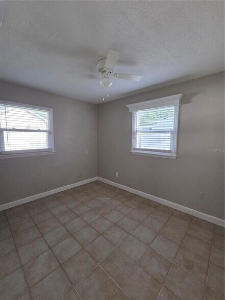 Building Photo - 835 Golden Isle Dr