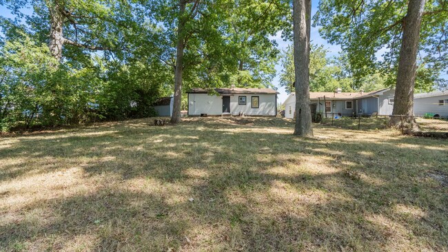 Building Photo - COMING SOON! 3 BEDROOM HOME!