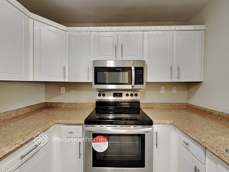 Building Photo - 14502 SW 139th Ave Cir E