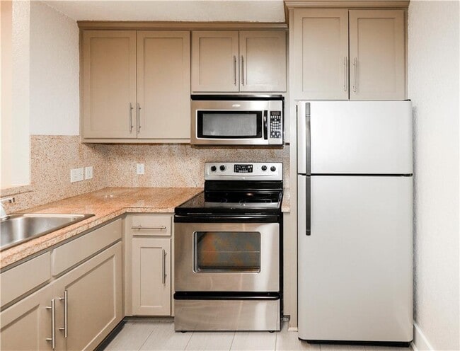 Building Photo - 1302 Danbury Square