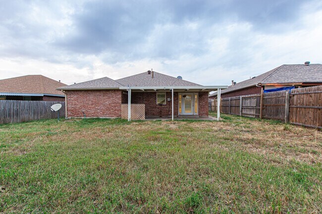 Building Photo - Beautiful 3 Bed 2 Bath in the Heart of OKC!
