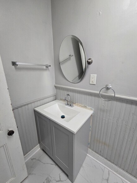 Building Photo - 709 Idlewood Ave
