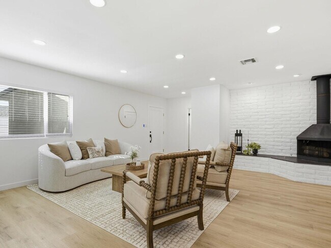 Building Photo - 8446 Penfield Ave