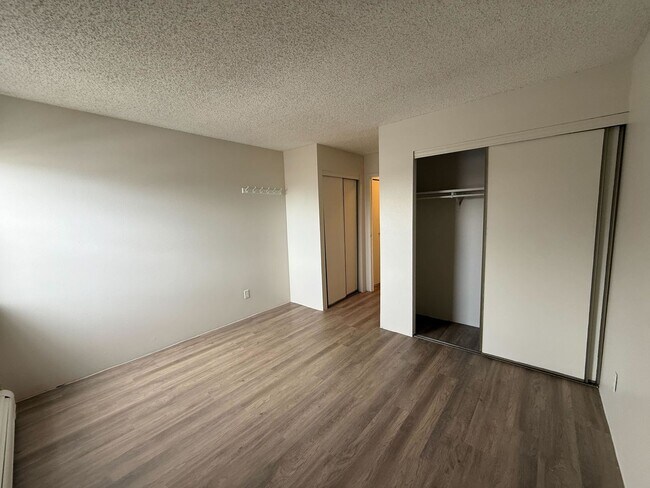 Building Photo - Nice 1 Bedroom 1 Bathroom Condo in Golden with Pool!! Available NOW!!