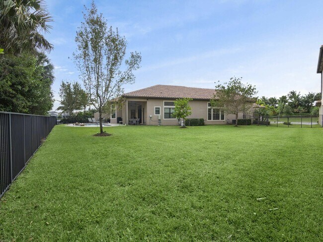 Building Photo - 9931 Bozzano Dr