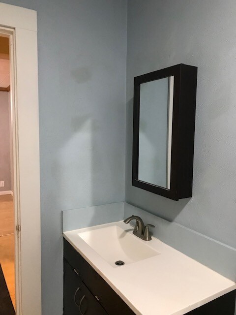 Building Photo - 208 B St