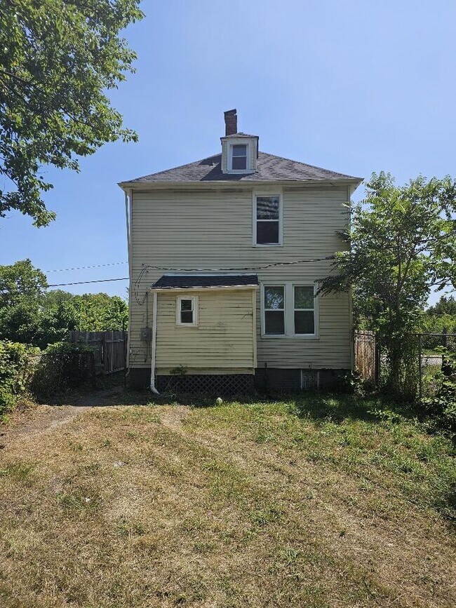 Building Photo - 7733 E Forest Ave
