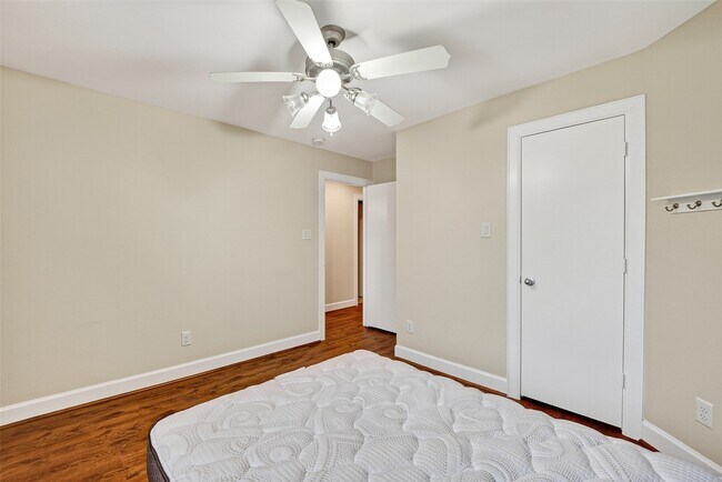Building Photo - 3730 Main Poplar Dr