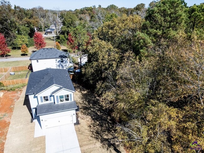 Building Photo - 523 E Chappell St