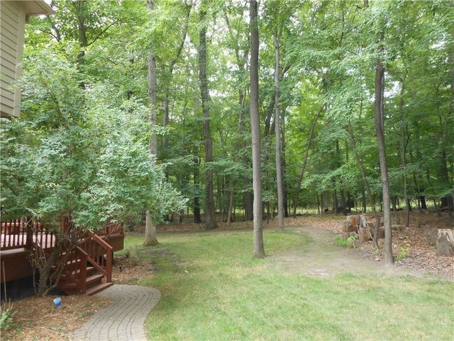 Building Photo - 1530 Scenic Hollow Dr