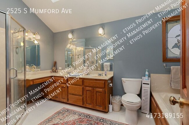 Building Photo - 2525 S Mumford Ave