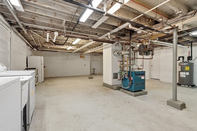 Building Photo - 300 Manet Ave