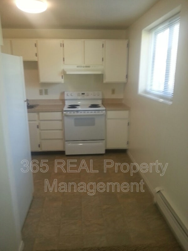 Building Photo - 204 14th St