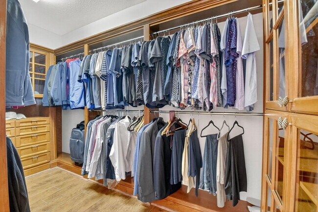 Building Photo - 9826 Vía Amati