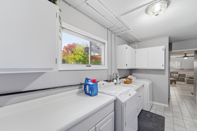 Building Photo - 6502 Allison Ave