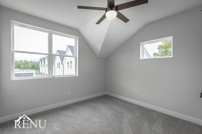 Building Photo - 5671 Sofias Cir