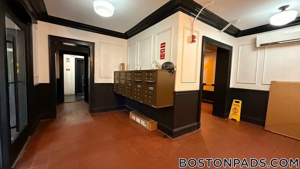 Building Photo - 9 Dana St