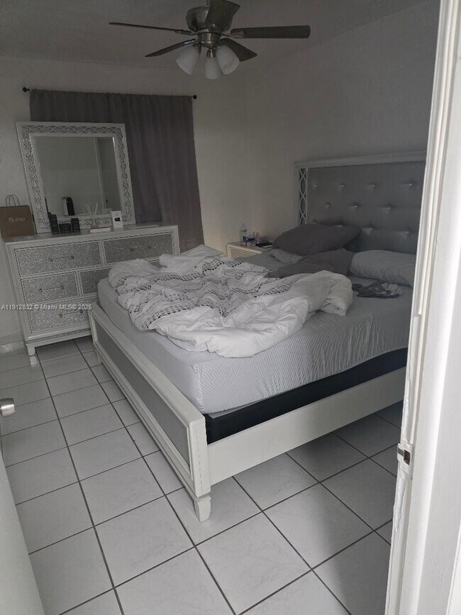 Building Photo - 340 W 19th St