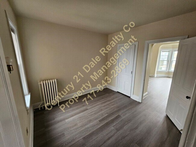 Building Photo - Princess W Street 1294