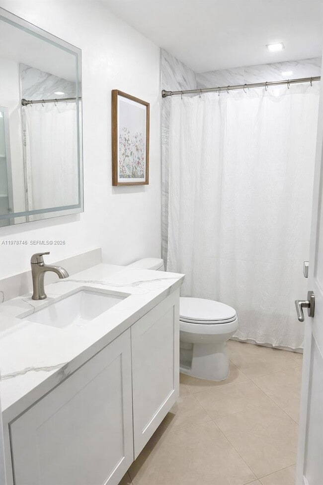 Building Photo - 19901 E Country Club Dr