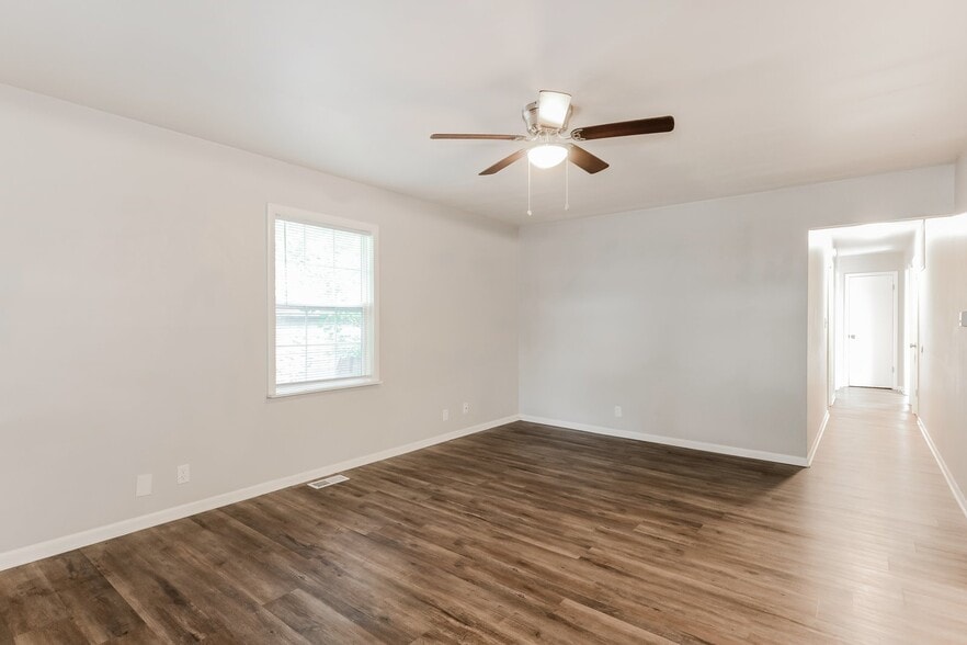 Building Photo - 1933 Dequincy St