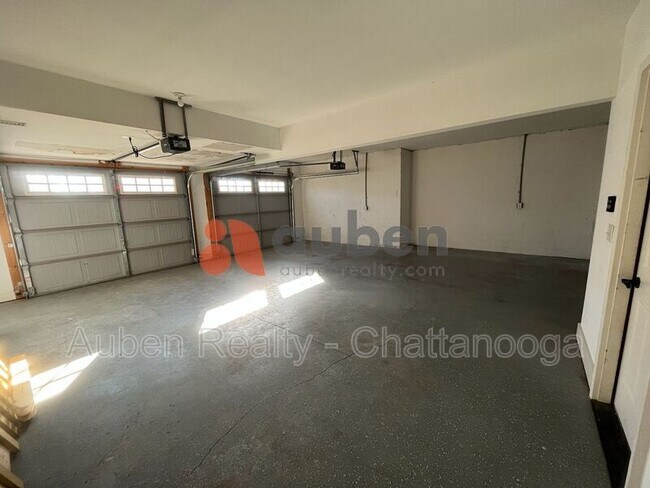 Building Photo - 7302 Klingler Ln