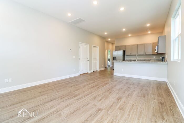 Building Photo - 5377 Lynnland Terrace