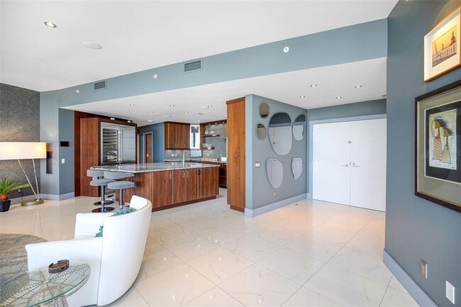 Building Photo - 175 1st St S