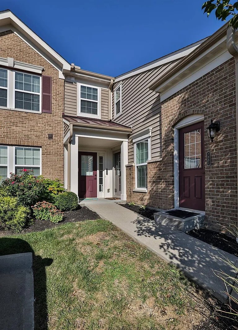 Building Photo - 7947 Oakbridge Way