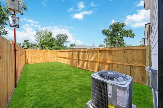 Building Photo - 1056 North Ln