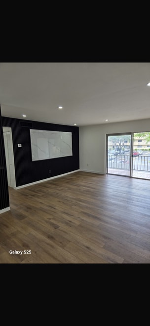 Building Photo - 10397 N Kendall Dr