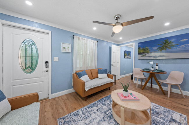 Building Photo - 420 Avenida Alegre