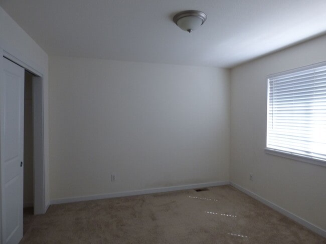 Building Photo - Beautiful Townhome in South Longmont