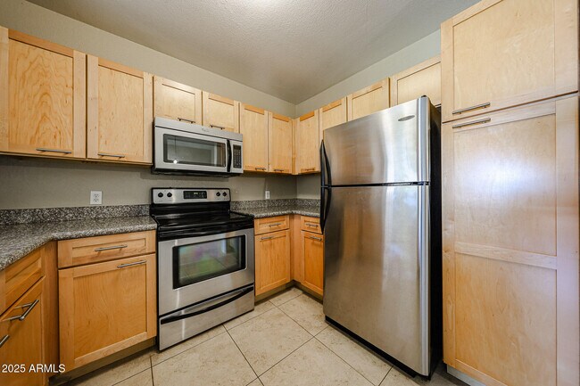 Building Photo - 1295 N Ash St