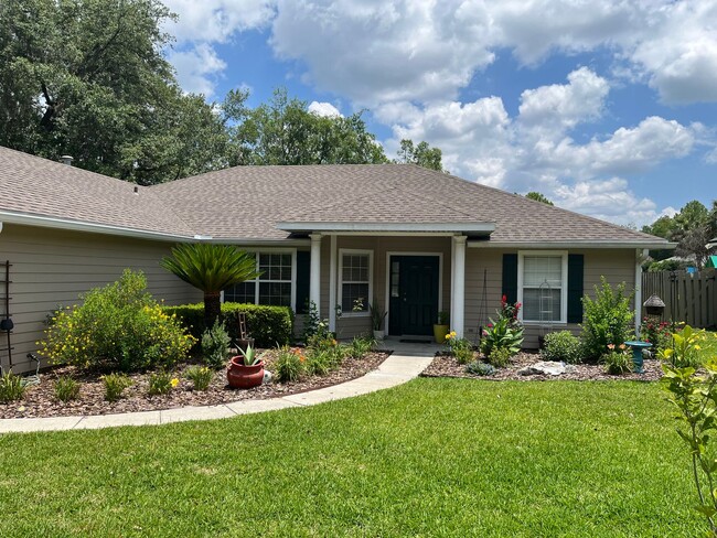 Building Photo - Bright and spacious home in Eagle Point!