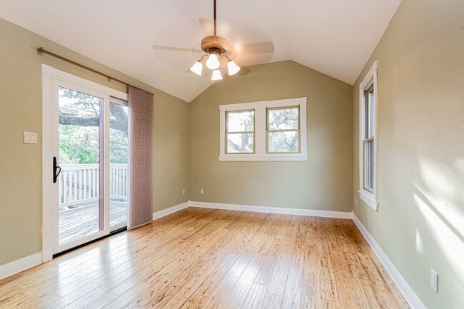 Building Photo - Charming 3 Bed / 2.5 Bath Two-Story Home!