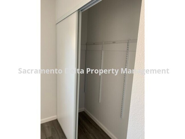 Building Photo - Nice home in Fair Oaks neighborhood