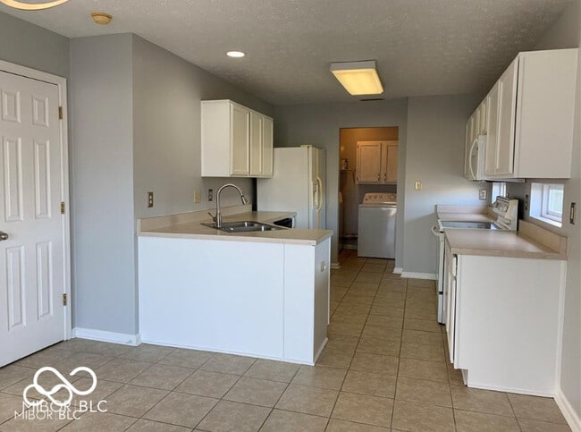 Building Photo - 684 Mountain Pine Dr