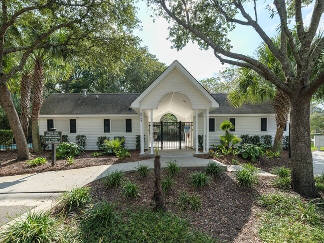 Building Photo - Comfort, Convenience, and Community Living...