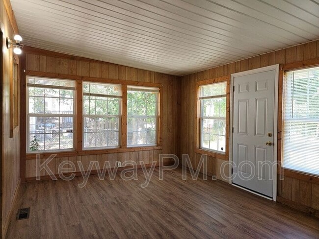 Building Photo - 3211 Alpine Rd