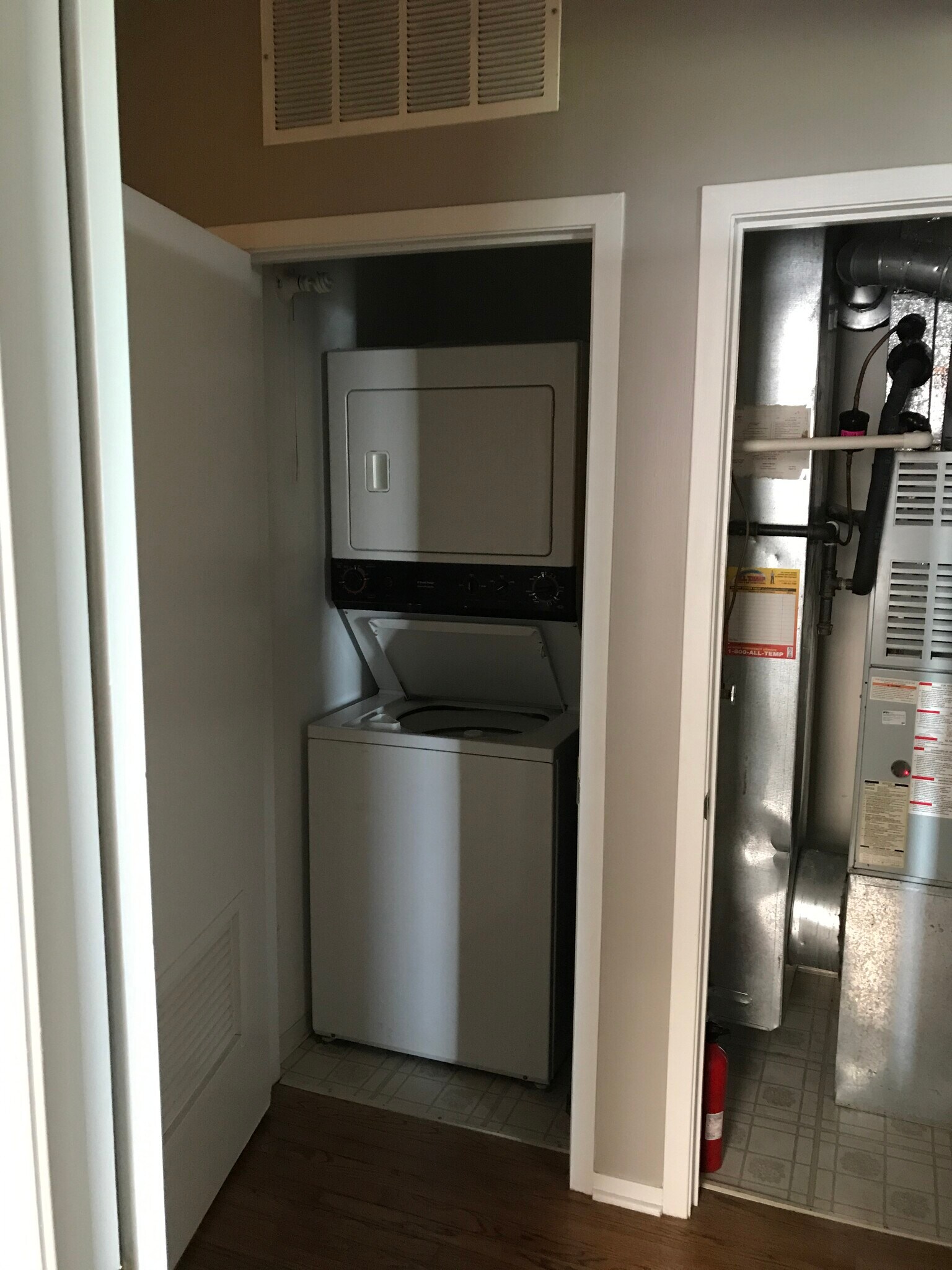 Washer/dryer in unit - 811 S Lytle St