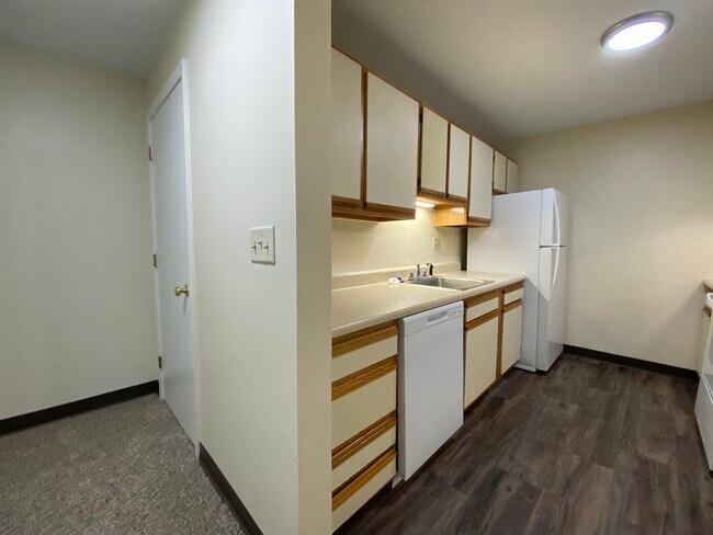 Building Photo - 147 Eastern Ave