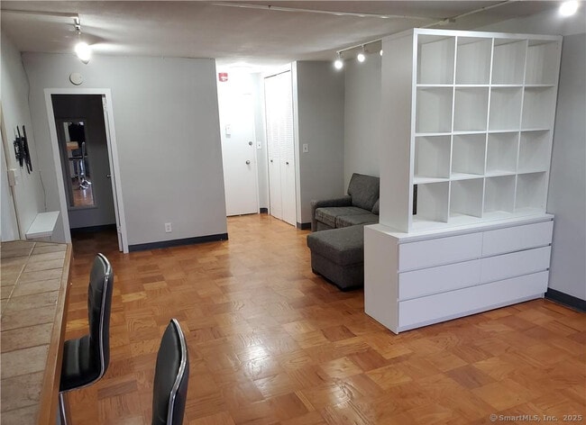 Building Photo - 80 Cartright St