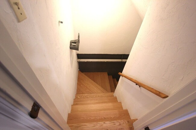 Building Photo - 368 Elliot St