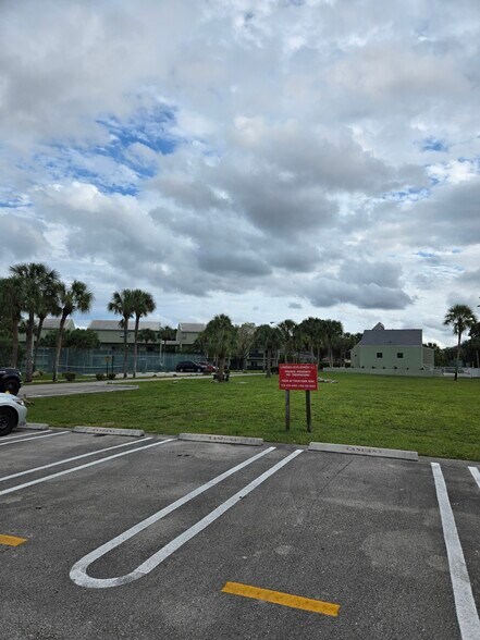 Building Photo - 8917 NW 28th Dr