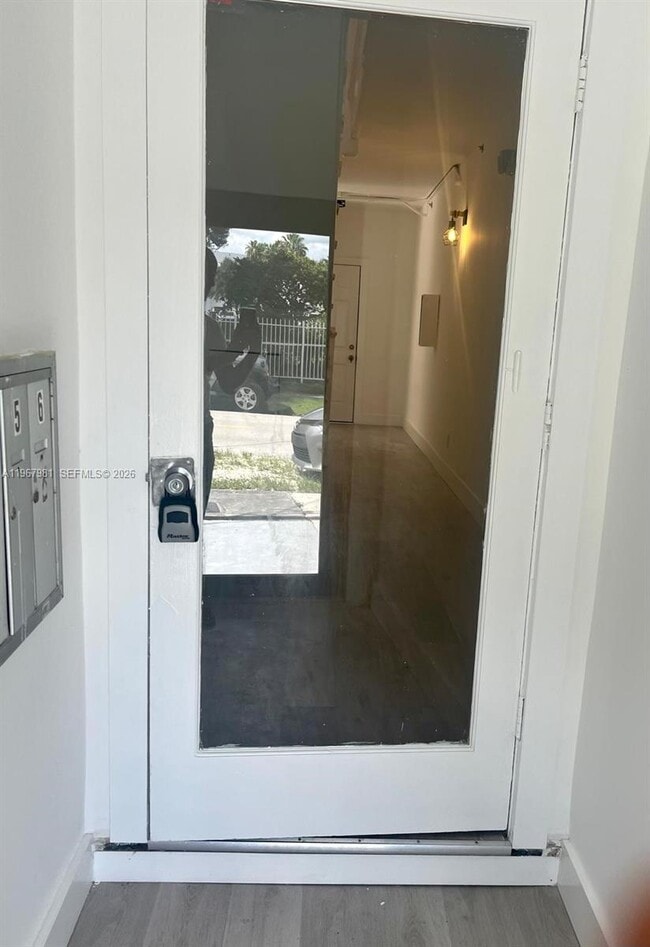 Building Photo - 842 Himmarshee St