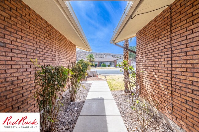 Building Photo - Upgraded 3 Bedroom Home in Bloomington Hills