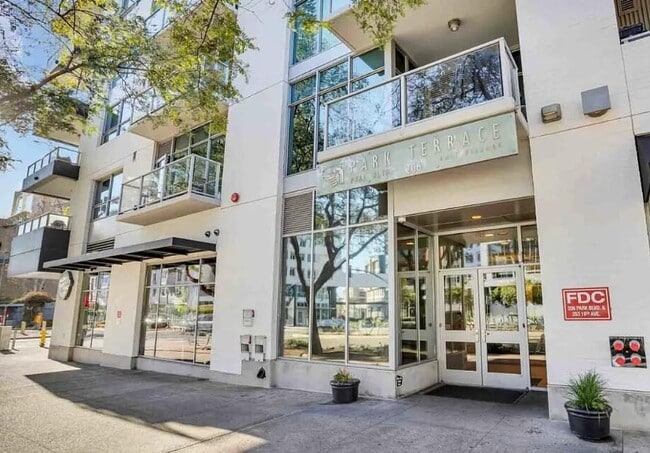 Building Photo - 206 Park Blvd