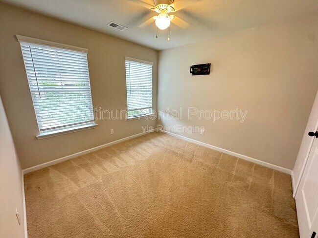 Building Photo - 5745 Woodside Crossing